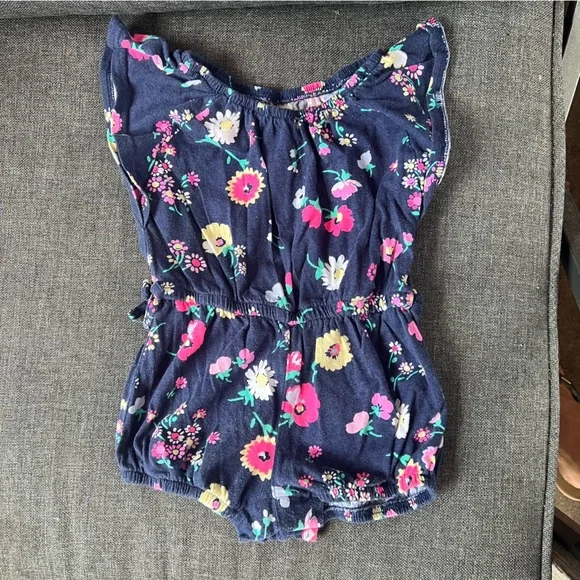 Flutter Sleeve Rompers • 6-9 months - Picture 2 of 2